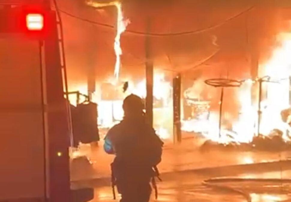 Incêndio atinge Lojão Pague Menos do Melo Viana em Coronel Fabriciano