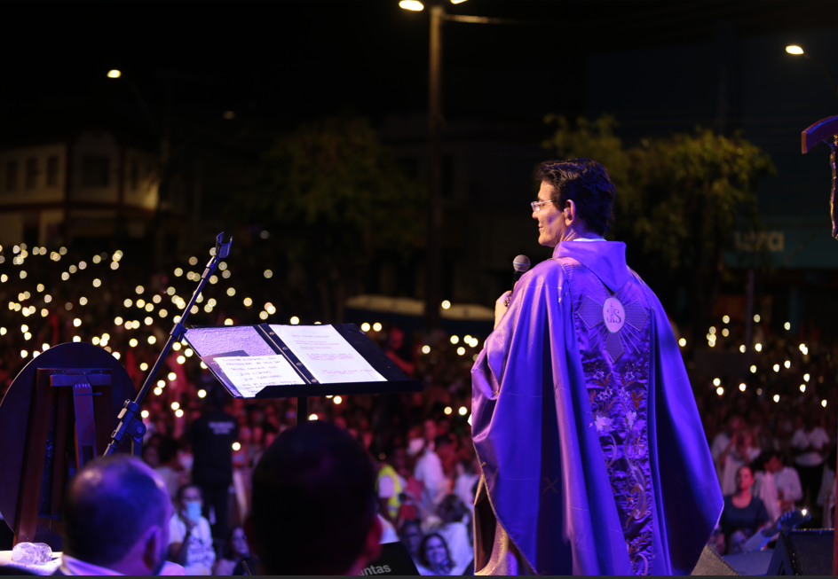 Missa e Show com Padre Reginaldo Manzotti reúnem cerca de 20 mil pessoas em Fabriciano